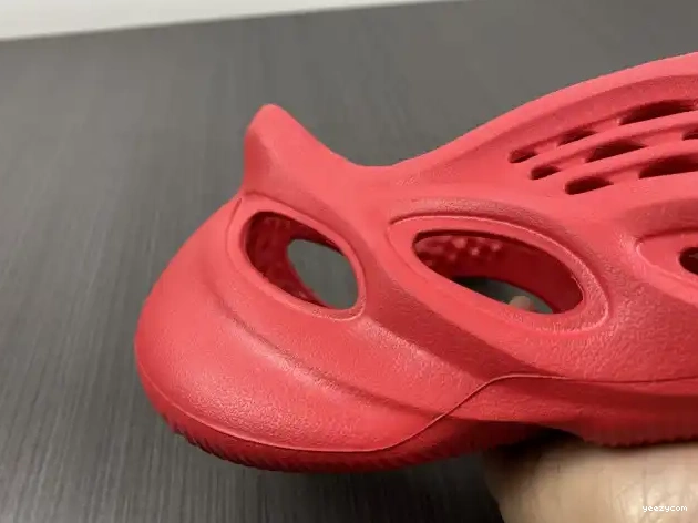 Yeezy Adidas Red Foam CW3355 0530